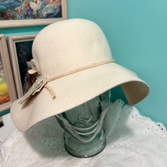 Vintage Banana Republic Womens Cream Wool Floppy Hat Flower Detail Italy OS - Picture 1 of 16